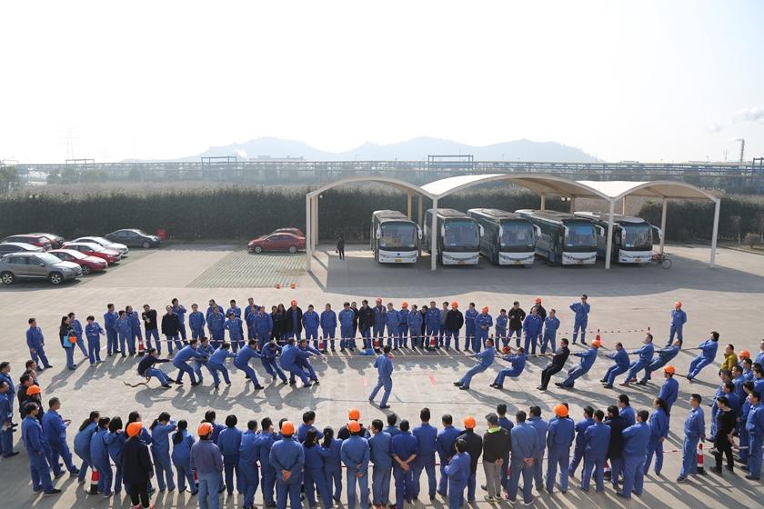 1548832833335059.jpg 拔河俯拍_副本.jpg