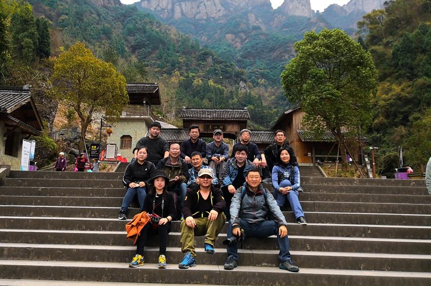 1552973295349779.jpg 合影_副本.jpg
