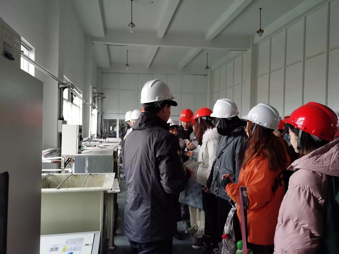 热烈欢迎金陵学院学生来五源参观学习.jpg 热烈欢迎金陵学院学生来五源参观学习.jpg